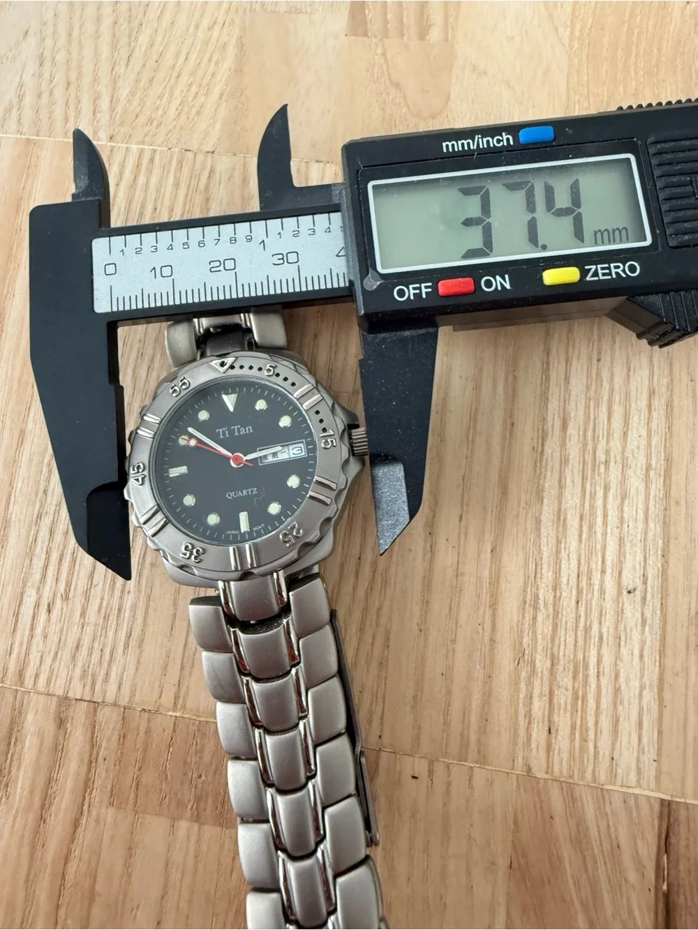 titanium men’s casual watch NEW BATTERY